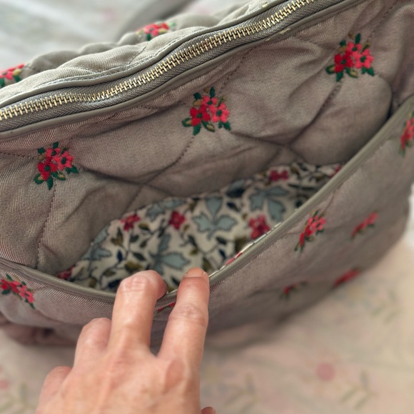 Carson Shoulder Bag In Grey Denim With Embroidered Flowers - Picture 6 of 11